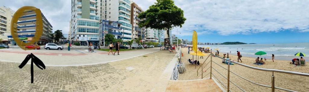Apartamento Vista Mar 209 - 2 Quartos - Praia Do Morro - Predio Frente Mar - Varanda Com Vista Mar - Elevador - Atravessou A Avenida, Ja Esta Na Praia - Com Garagem - Internet กวาราปารี ภายนอก รูปภาพ